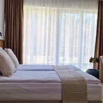 Waterside 3*