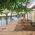 Otel Waterside