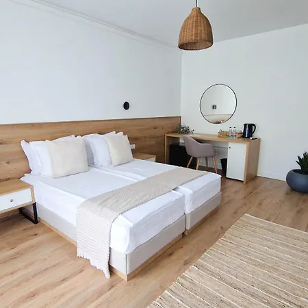 Waterside Hotell