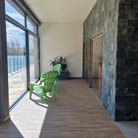 Waterside Hotell