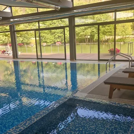 Waterside Hotell 3*
