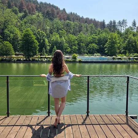 Waterside Hotell