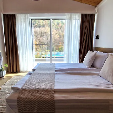 Waterside 3*