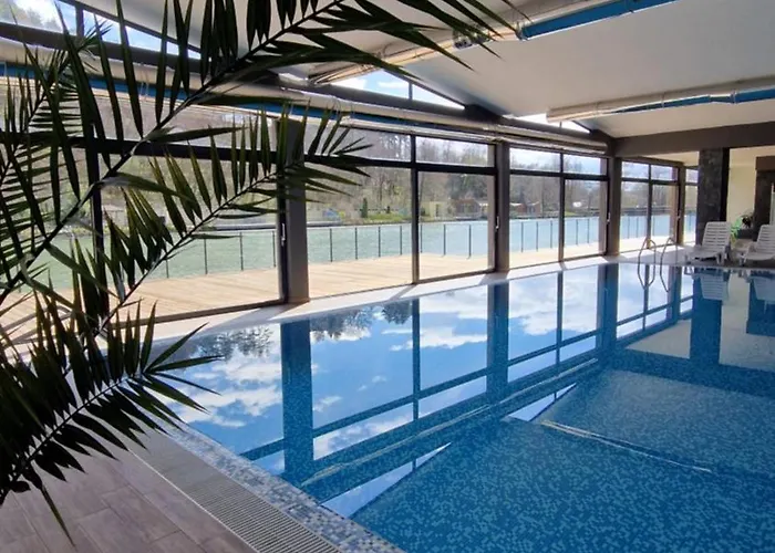 Waterside מלון 3*