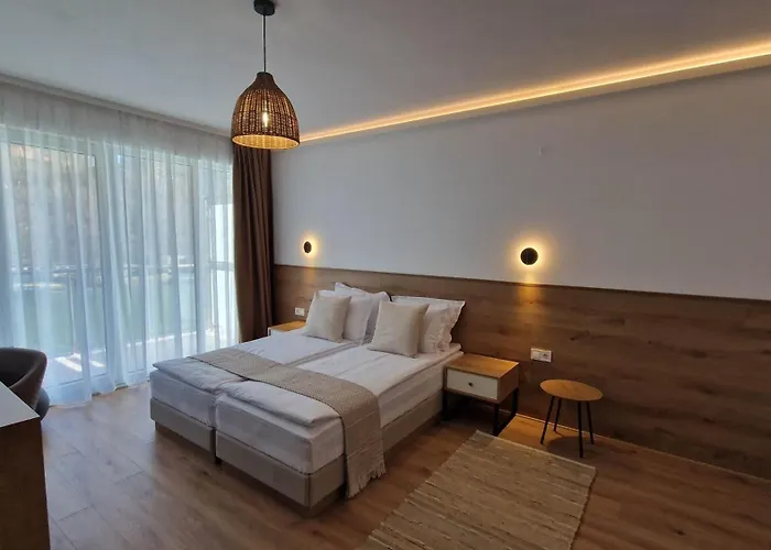 Waterside מלון 3*