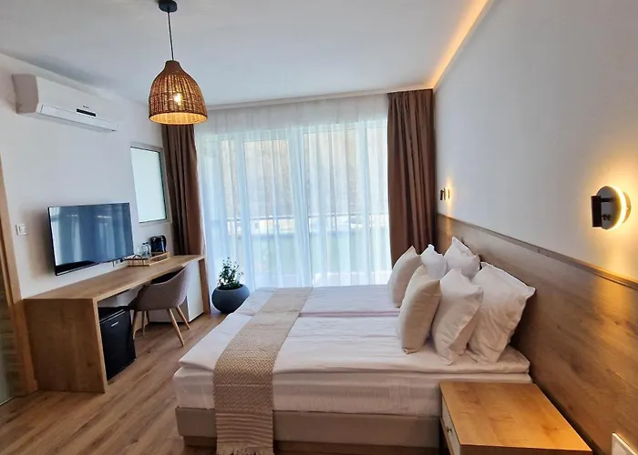 מלון Waterside 3*