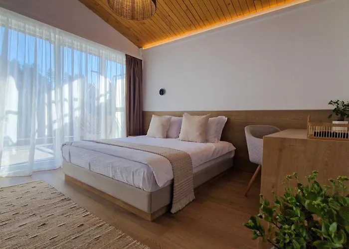 מלון Waterside אוגניאנובו