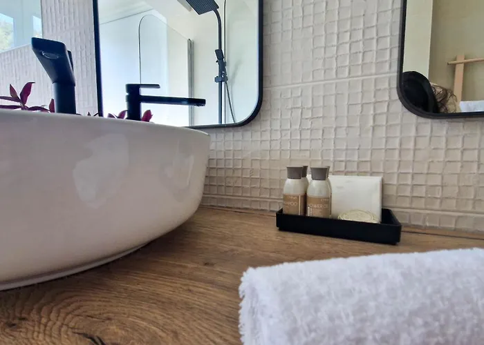 Waterside מלון 3*