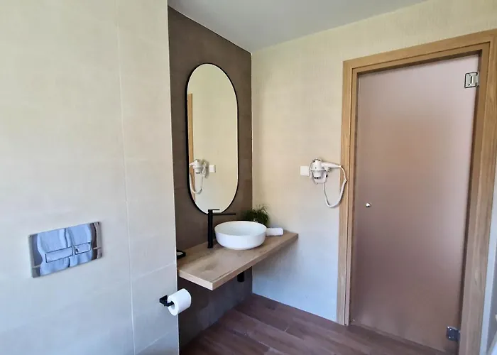 Waterside מלון 3*