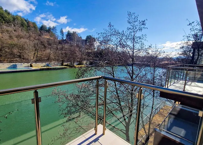 מלון Waterside 3*