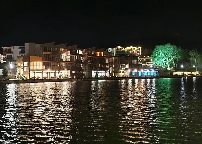 Waterside מלון 3*